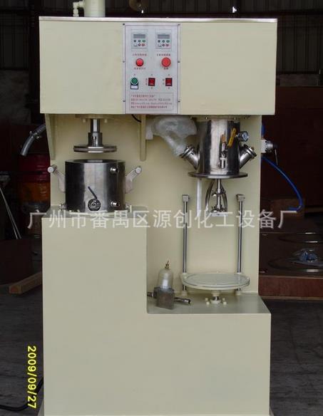 結(jié)構(gòu)特點突出的真空混膠機